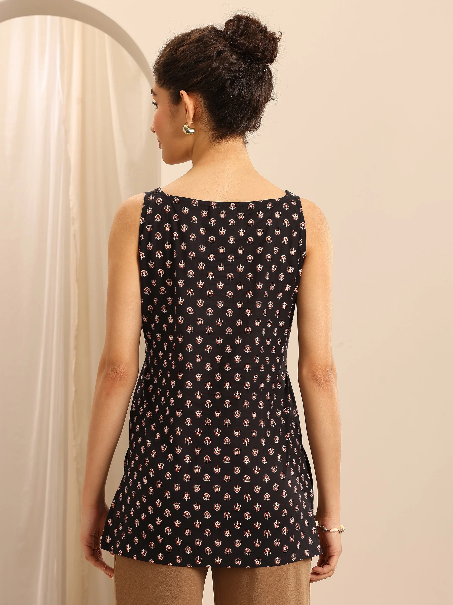 Black Printed Cotton Blend Straight Short Kurti - Image 4